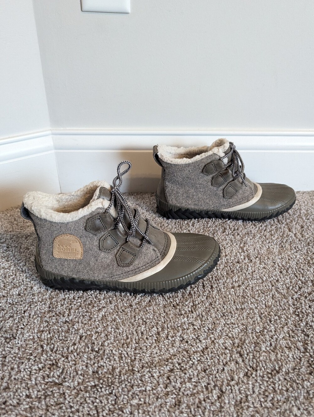 Sorel Out N About Plus Felt Waterproof Ankle Booties - Grey and Green sz 7